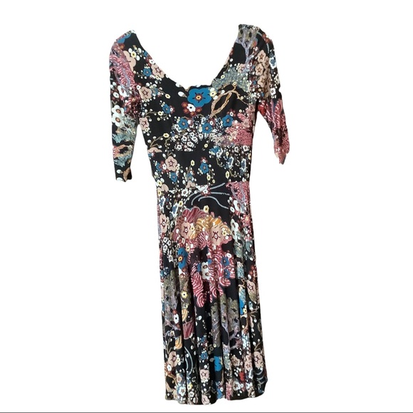 V neck Dress with full skirt - Picture 8 of 10